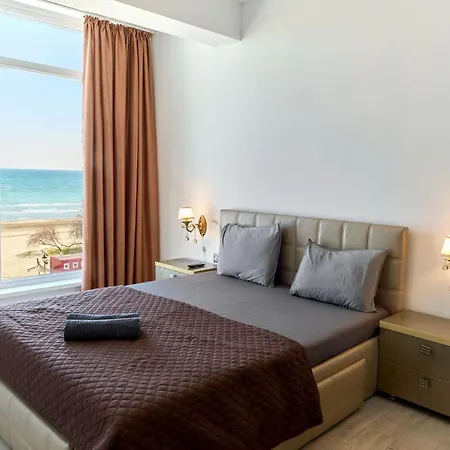 Glamour Red 22 In Pool