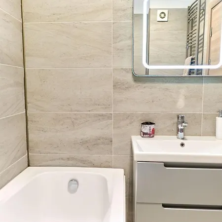 Glamour Red 22 In Pool *