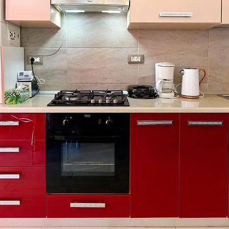 Glamour Red 22 In Pool