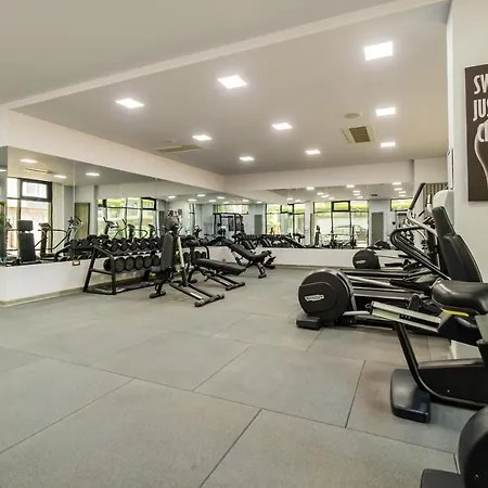 Glamour Red 22 In Pool