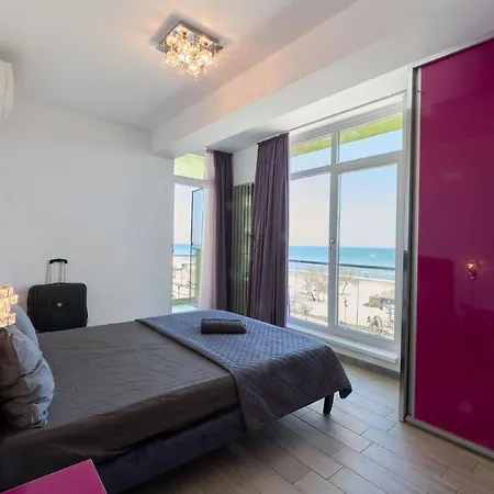 Glamour Red 22 In Pool