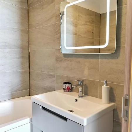 Glamour Red 22 In Pool * Mamaja