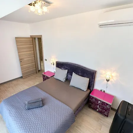 Glamour Red 22 In Pool Mamaja