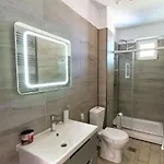 Apartman Glamour Red 22 In Pool Mamaia
