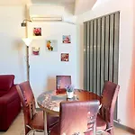 Glamour Red 22 In Pool Apartman Mamaia