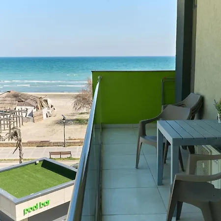 Glamour Red 22 In Pool * Mamaia