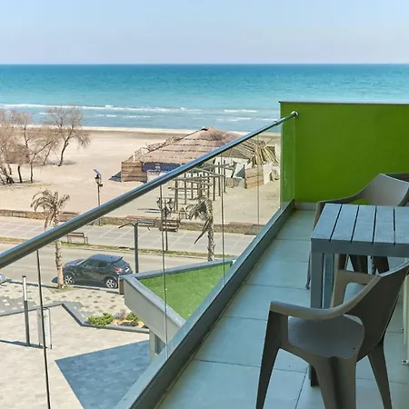 Glamour Red 22 In Pool Mamaia