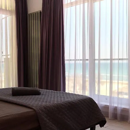 Glamour Red 22 In Pool Mamaia