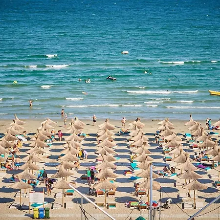 Glamour Red 22 In Pool * Mamaia
