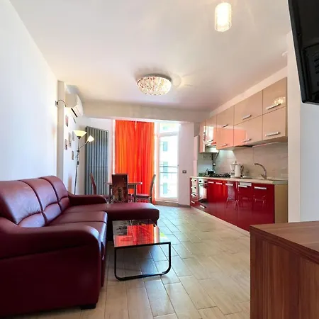 Glamour Red 22 In Pool Apartment Mamaia