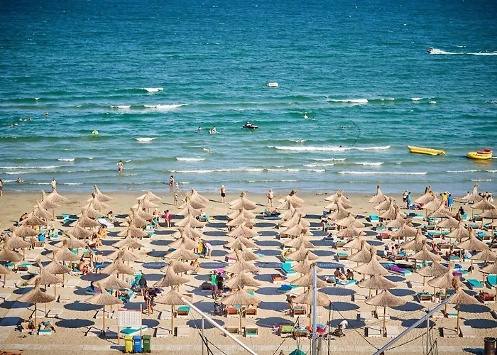 Glamour Red 22 In Pool * Mamaia