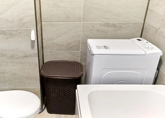 Glamour Red 22 In Pool *