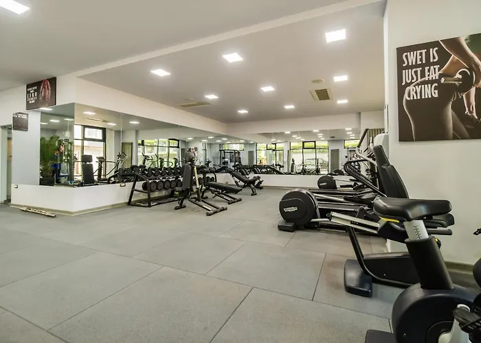 Glamour Red 22 In Pool