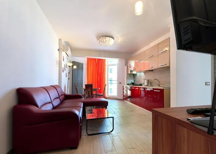 Glamour Red 22 In Pool Apartment Mamaia